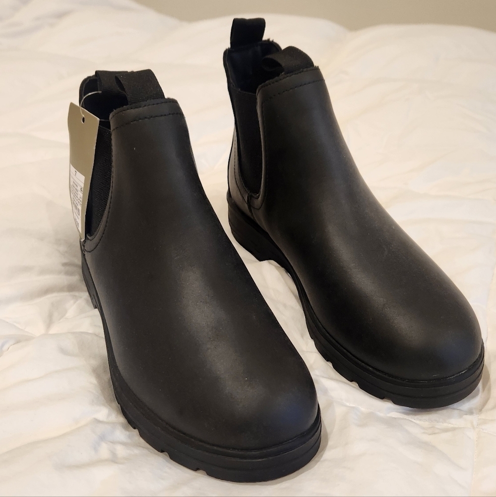 Men's Huxley Chelsea Boots from Target's Goodfellow & Co brand. Size 7